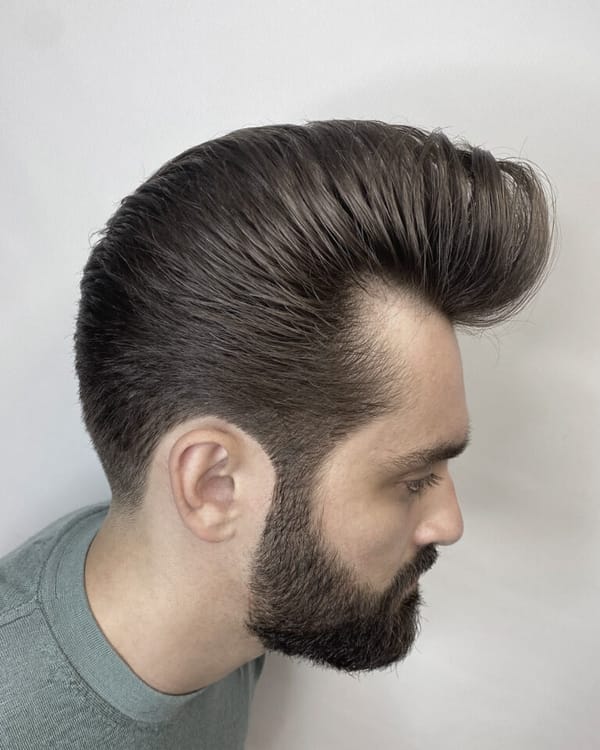 Pompadour με γεμάτη γενειάδα